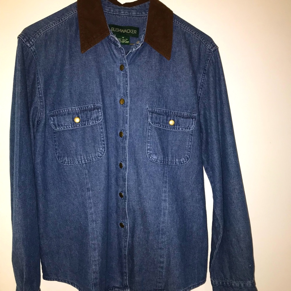 Long sleeved button up denim shirt with faux suede collar, small